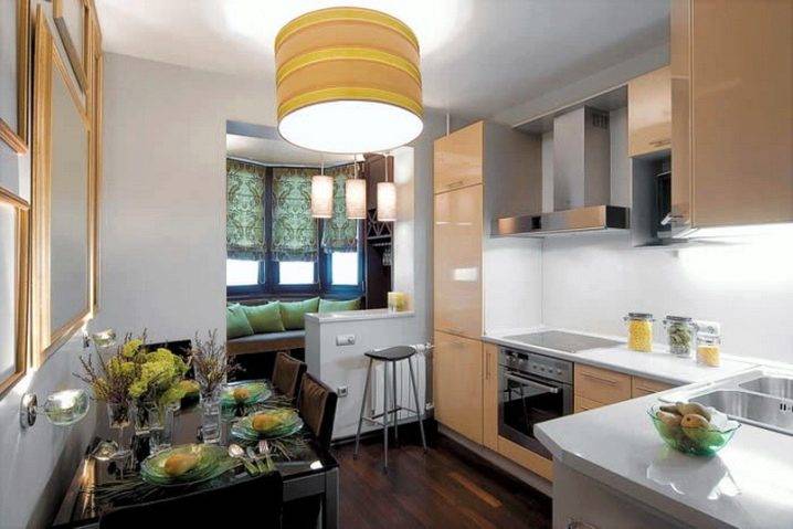 Dressing dans l'appartement: conception du balcon, photo d'une loggia d'une pièce, options de bricolage, hall et réparation pour enfants