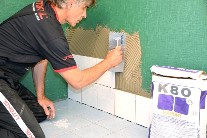 Fita impermeabilizante para juntas de piso e parede