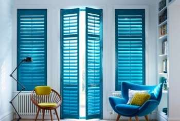 Portes de stores bleus