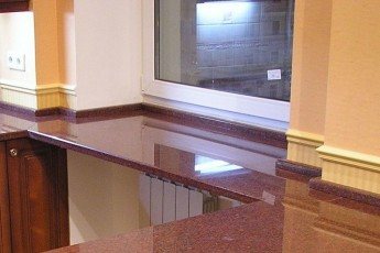 Гранитен перваз като част от кухненския плот на Imperial Red