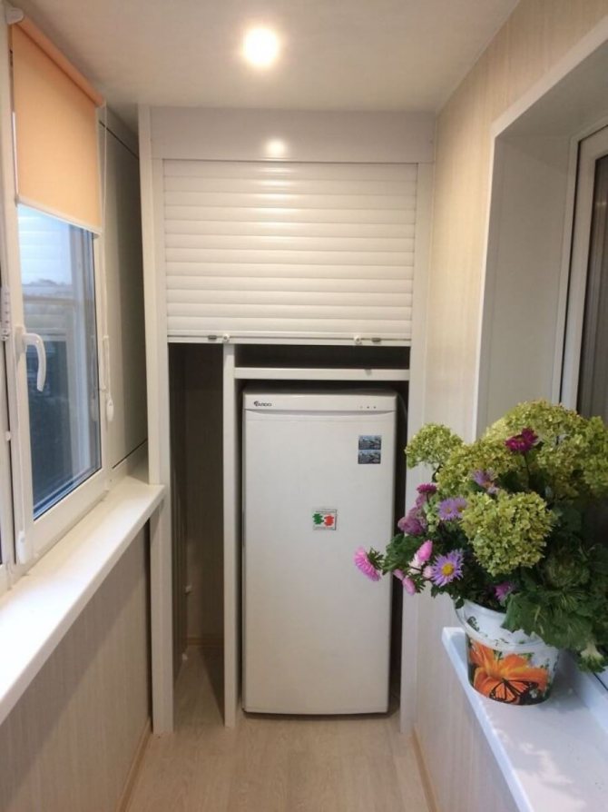 réfrigérateur sur la loggia