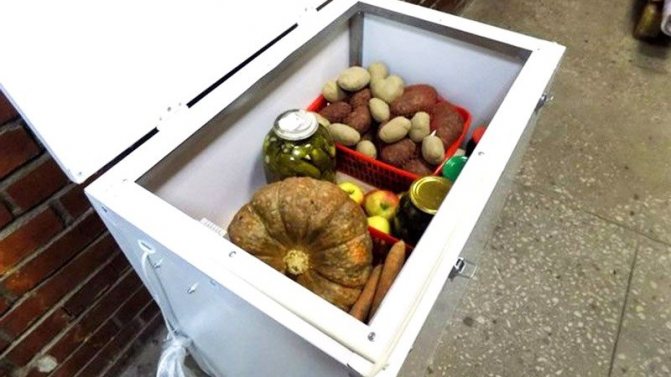 Stockage des légumes sur le balcon en hiver et en été: conditions, adaptations