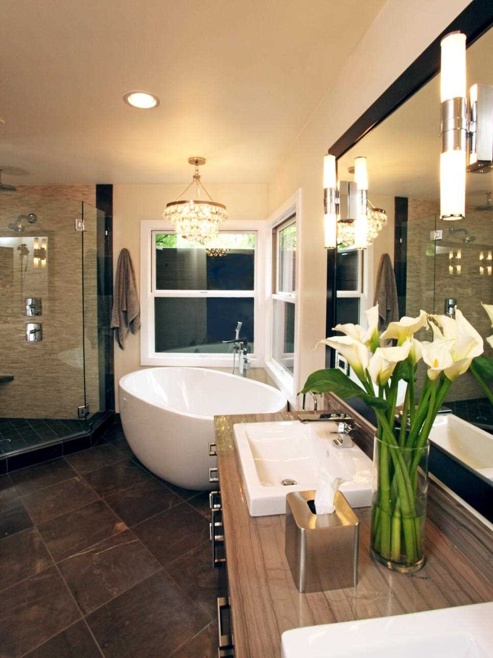 l'idée d'un beau style de salle de bain avec une fenêtre