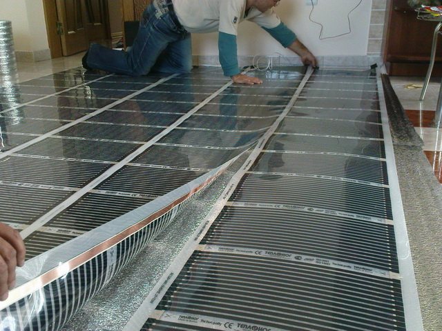 Wir verwenden elektrische Fußbodenheizung in einem Landhaus oder in einem Landhaus 2