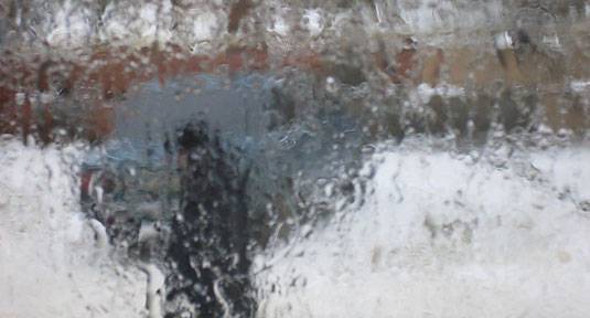 Qu'est-ce qui fait pleurer les fenêtres en plastique de l'intérieur et comment y faire face