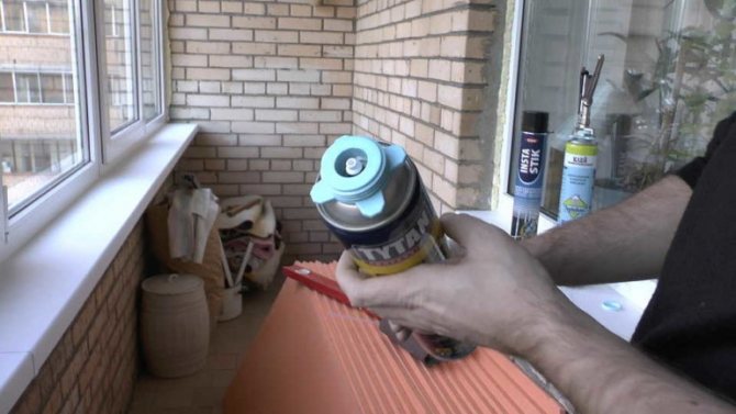 Comment stocker un cylindre ouvert avec de la mousse de polyuréthane pour qu'il ne se détériore pas