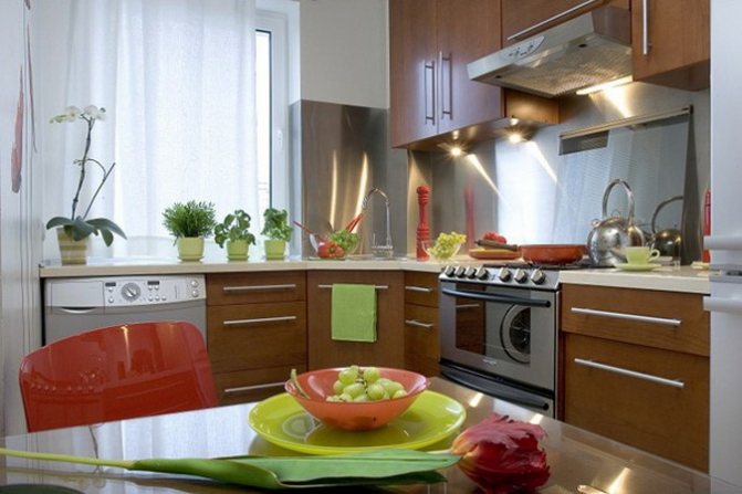 Comment utiliser un rebord de fenêtre dans la cuisine (65 photos)