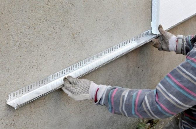 Comment fixer du penoplex de 20 mm sur un mur de briques et des cloisons sèches