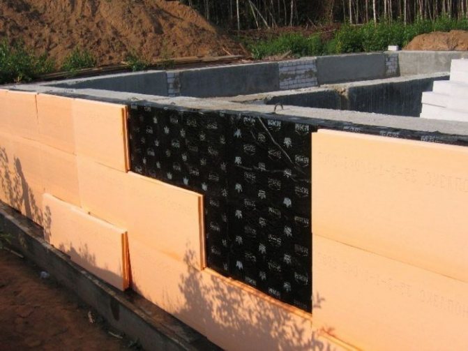 Comment fixer du penoplex de 20 mm sur un mur de briques et des cloisons sèches