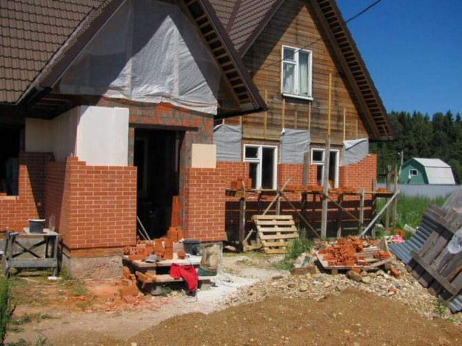 Comment brique une maison en bois - maçonnerie, préparation, instructions, conseils de maçons