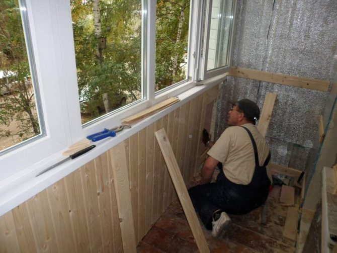 So verkleiden Sie einen Balkon mit eigenen Händen mit Schindeln - Schritt-für-Schritt-Anleitung mit Fotos und Videos
