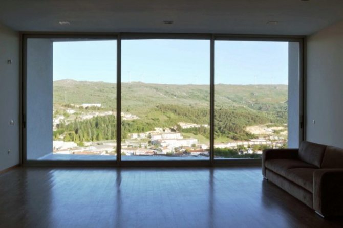 Comment mettre une fenêtre panoramique en plastique