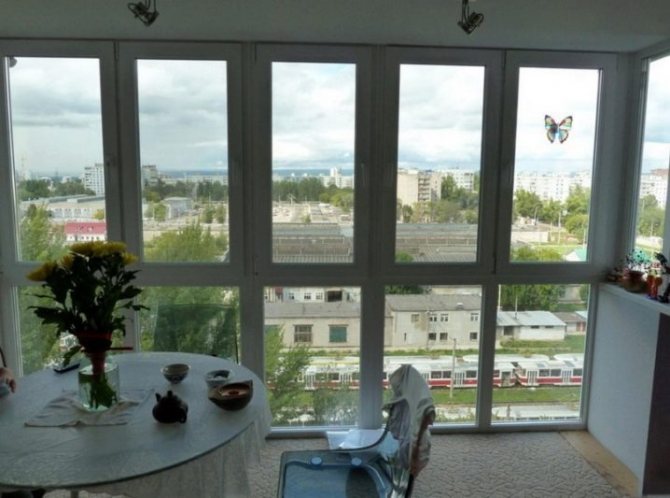 Comment mettre une fenêtre panoramique en plastique