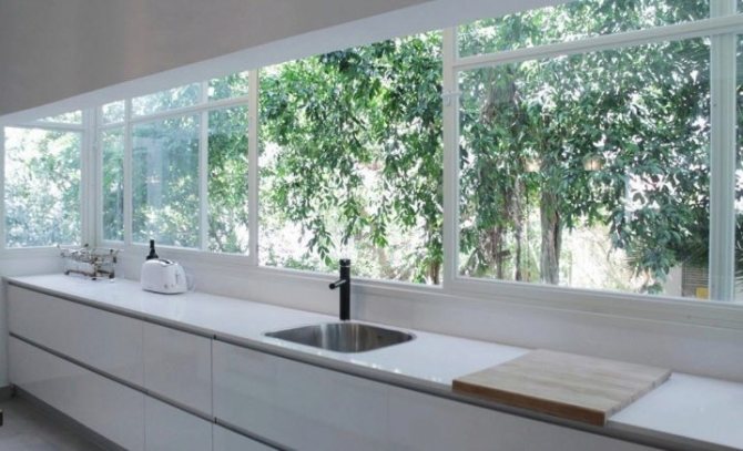 Comment mettre une fenêtre panoramique en plastique