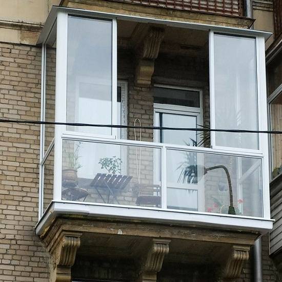 Bir balkon veya sundurma nasıl düzgün bir şekilde parlatılır: 4 uzman tavsiyesi