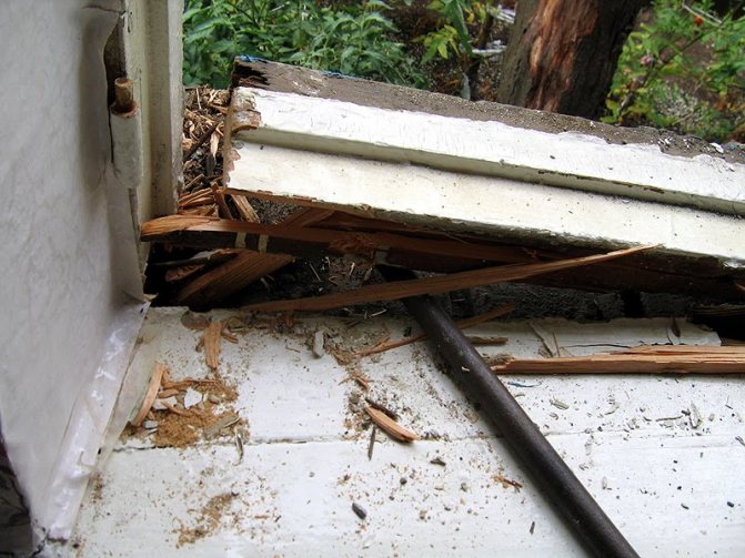 So demontieren Sie Holzfenster richtig, indem Sie den Rahmen demontieren