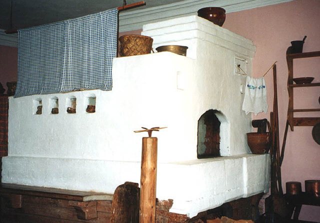 wie man einen russischen Ofen richtig mit Holz heizt