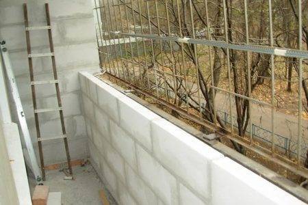 Bir sundurmayı içeriden düzgün bir şekilde nasıl yalıtırsınız: bir sundurmayı kendi ellerinizle yalıtmak için resimli talimatlar