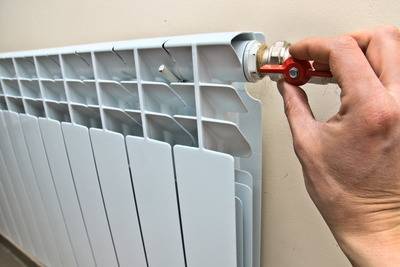 Como desmontar uma bateria de aquecimento de ferro fundido em seções