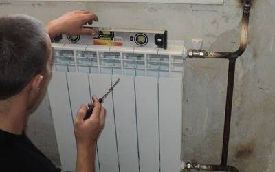 Como desmontar uma bateria de aquecimento de ferro fundido em seções