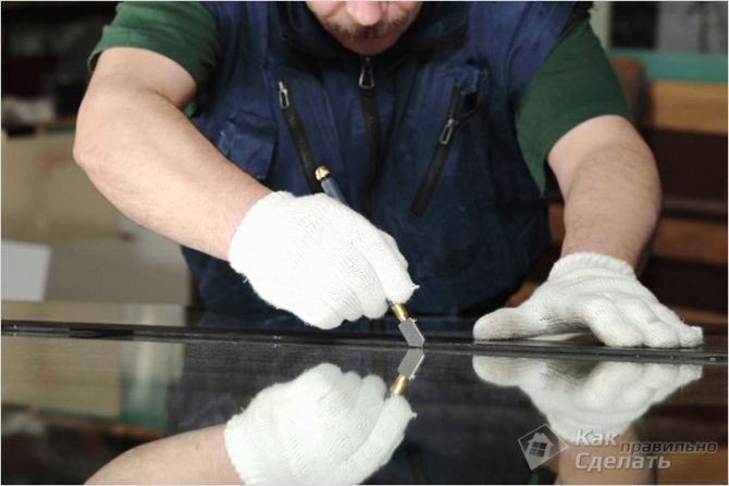 Как да изрежете стъкло с фреза за стъкло