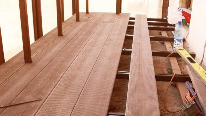 Comment faire un balcon dans une maison en bois de vos propres mains