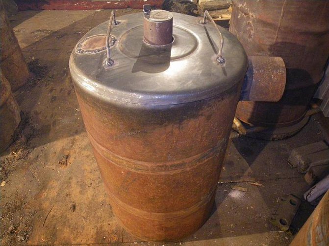 Como fazer um forno de serragem com as próprias mãos para uma residência de verão e em casa