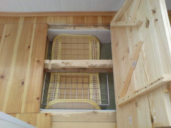 Wie man mit eigenen Händen einen Keller auf dem Balkon oder unter der Loggia des ersten Stocks macht