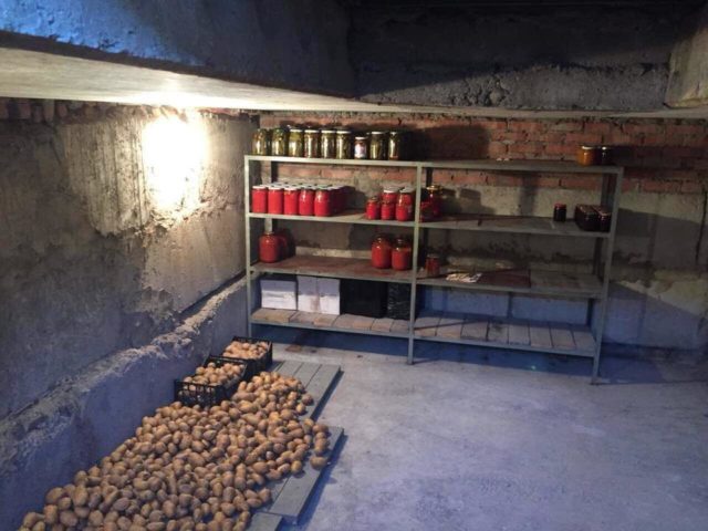 Wie man mit eigenen Händen einen Keller auf dem Balkon oder unter der Loggia des ersten Stocks macht