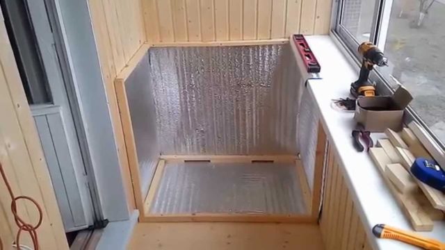Wie man mit eigenen Händen einen Keller auf dem Balkon oder unter der Loggia des ersten Stocks macht