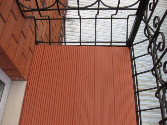 como fazer o chão de uma varanda em uma casa de madeira da chuva
