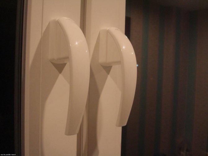 Comment installer des raccords sur une fenêtre en plastique