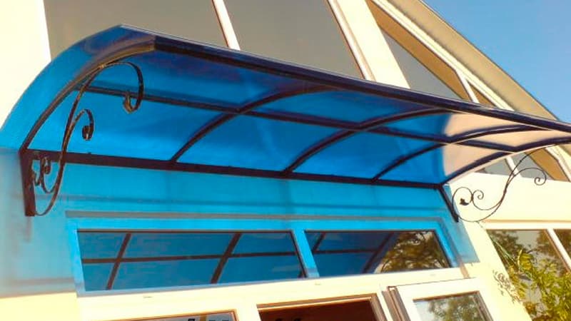 Comment installer une visière sur un balcon de vos propres mains
