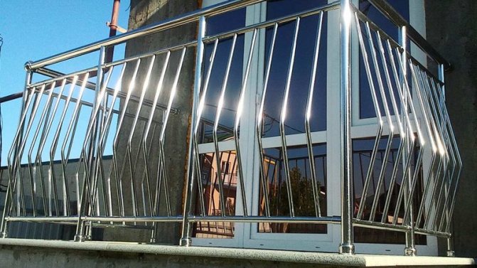 Comment installer une balustrade de balcon, types de structures et matériaux