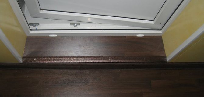 Comment installer un seuil en plastique sur un balcon