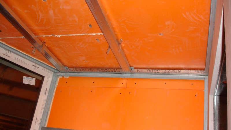 So isolieren Sie die Decke auf dem Balkon mit Ihren eigenen Händen