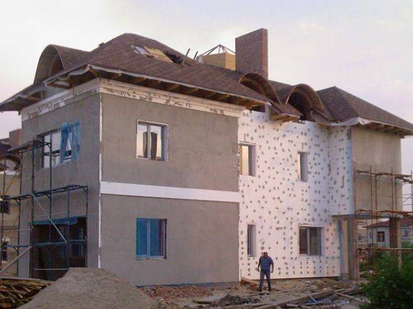Comment isoler une maison à l'extérieur avec de la mousse
