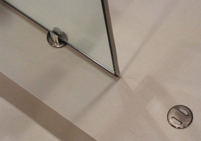 Comment fixer le verre dans une cloison en placoplâtre