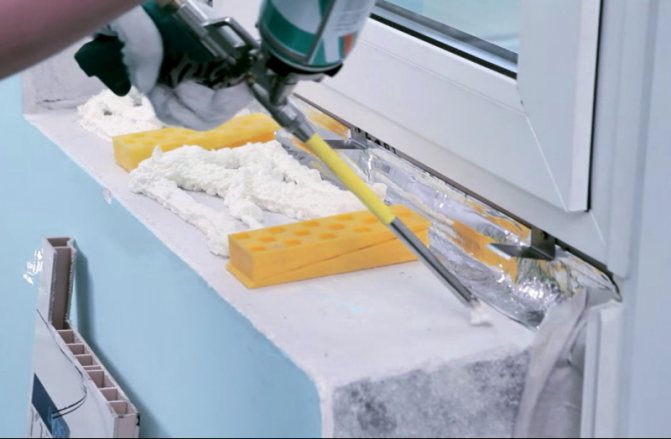 Comment remplacer le rebord d'une fenêtre en plastique de vos propres mains?