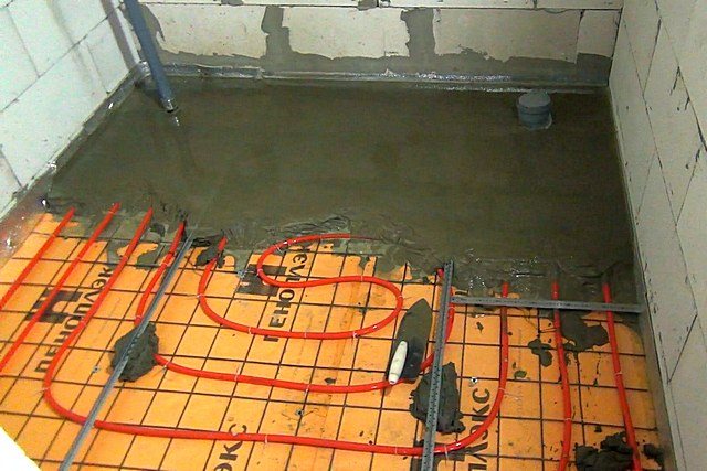 Calculatrice pour calculer la longueur du contour d'un plancher chauffant à eau