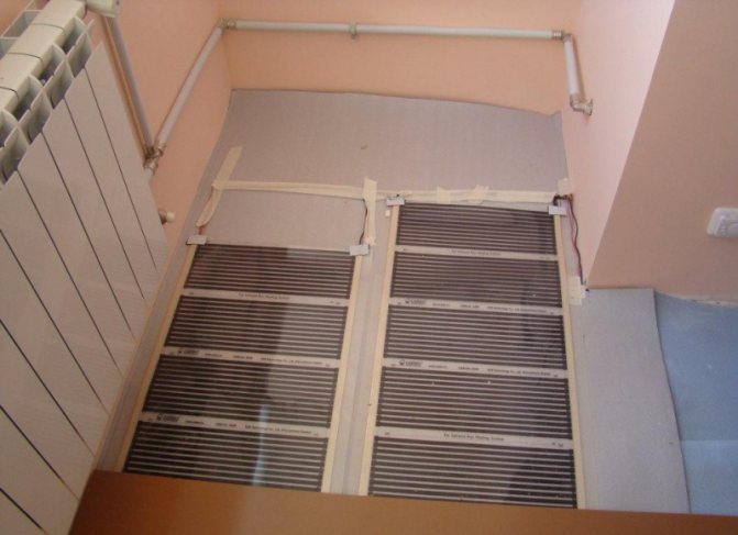 Chauffage par le sol en carbone: tapis infrarouge à tige, carbone électrique sous le stratifié et avis