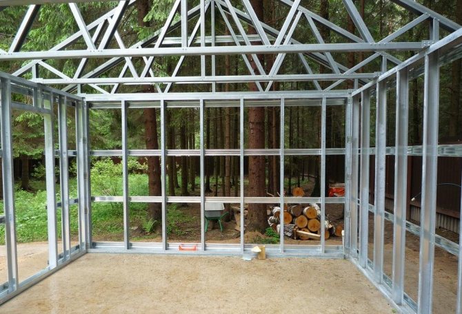 Cadre de serre en profilé d'aluminium