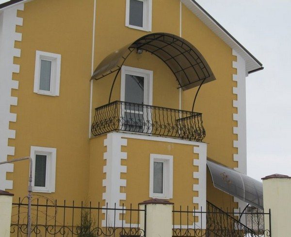 photo d'une verrière cintrée sur un balcon