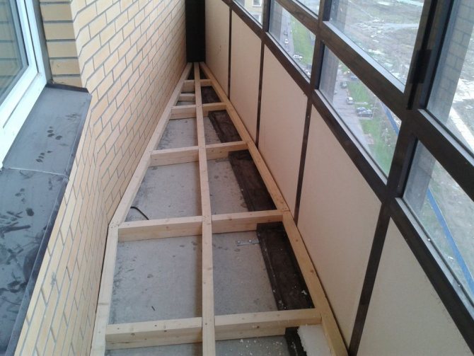 Bild von Holzlatten auf dem Balkon