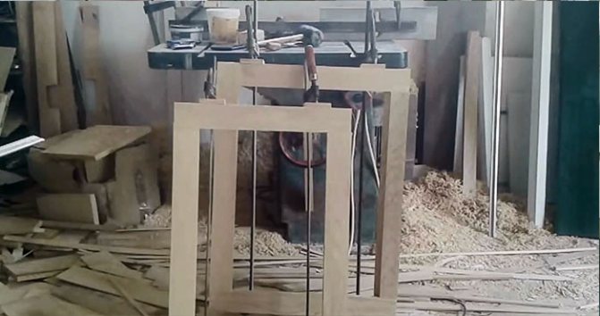 image d'un cadre en bois avec une ceinture