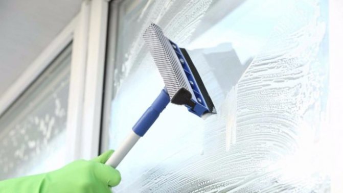 photo de nettoyage des endroits difficiles d'accès