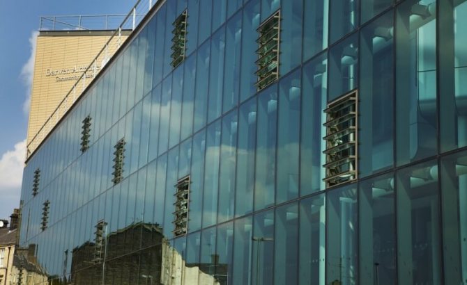 Image du vitrage structurel d'une maison