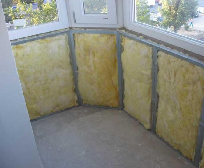 imagem de isolamento de varanda com lã mineral