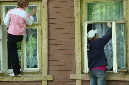 Bild der Fensterdämmung in einem Holzhaus