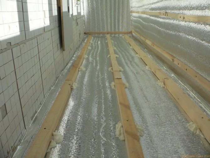 Photos sur demande Par où commencer l'isolation d'une loggia dans une maison à panneaux